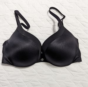 Black Victoria's Secret bra